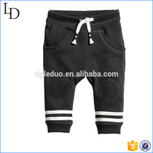 Cepillado dentro de la tela suave niños harem pantalones moda diseño de color liso